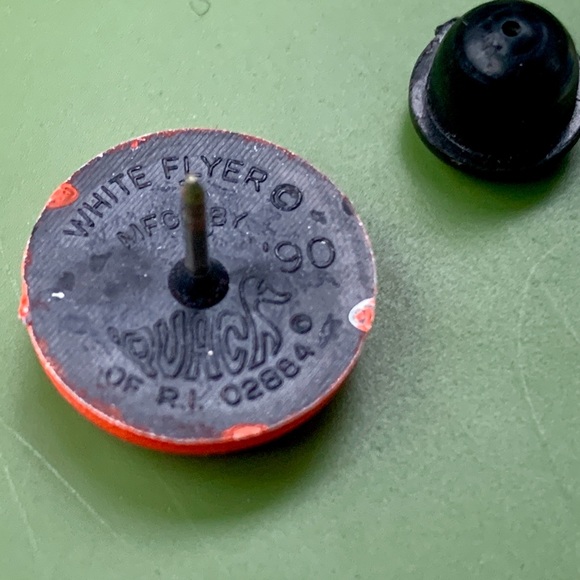 1990 Vintage Resin Composite WHITE FLYER Figural Clay Pigeon Skeet Lapel Pin - Picture 7 of 16